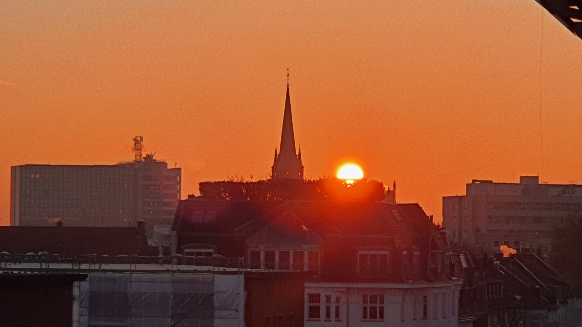 Sonnenaufgang Dsseldorf.jpg